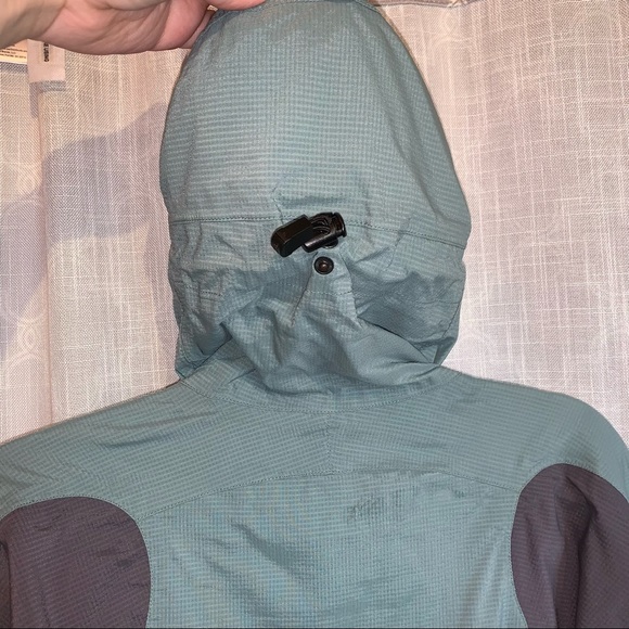 Moonstone Rain/ wind resistant Hooded, vented Women's Jacket SMALL - Picture 3 of 11